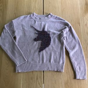 Girl’s sweater.